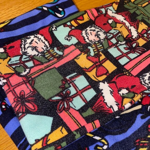 LuLaRoe Christmas Themed Leggings With Santa & Presents Pattern 2 pack - Picture 3 of 8